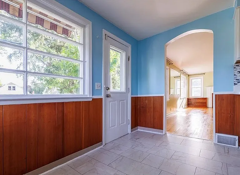 107 Woodlawn Ter — Photo 2