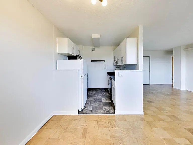 1816 New Hampshire Ave NW #1004 — Photo 5