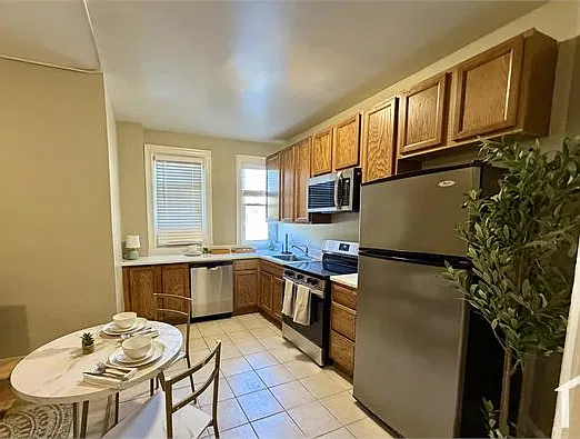 2 bed, $3,250 — Photo 2