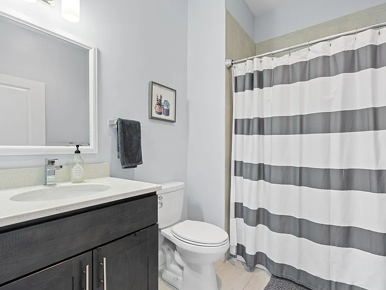 170 W Broadway #413 — Photo 20