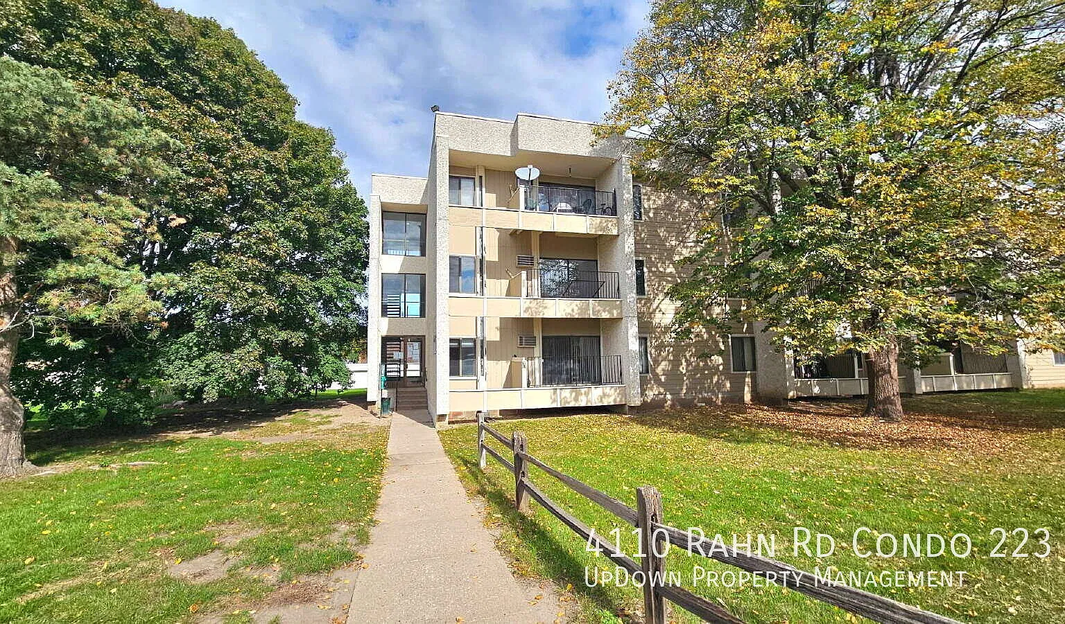 Charming 2-Bedroom Condo in Eagan Spacious 900 Sq Ft Living! — Photo 2