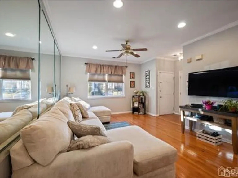 1211 Blossom Cir — Photo 6