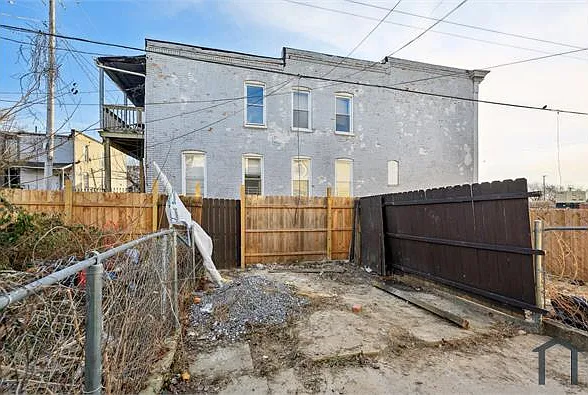 2141 W Fayette St — Photo 24