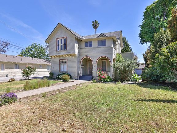 3rd image of 946 University Ave