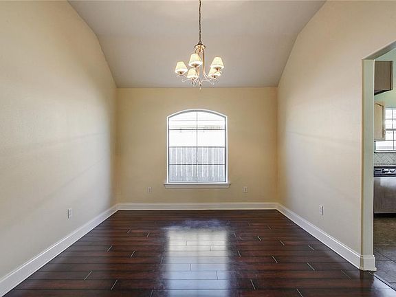 5th image of 307 Madewood Dr