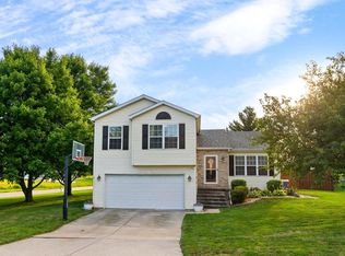 600 Shannon Dr, Heyworth, IL 61745
