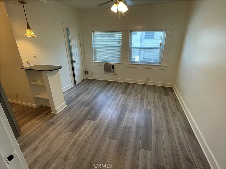 421 N Euclid Ave — Photo 2
