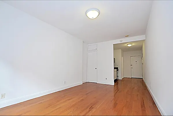 Rented by Buchbinder & Warren | media 6