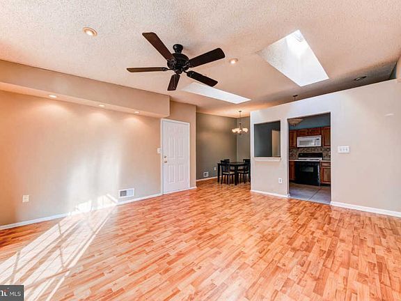 4th image of 31 Chambord Ct