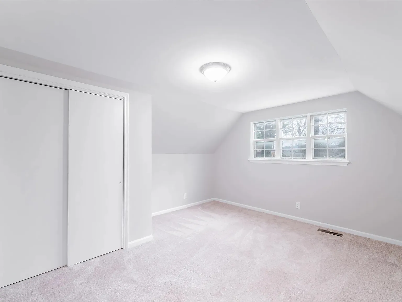 Scarborough Pl, Charlottesville — Photo 1