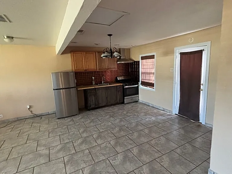4106 Avenue U — Photo 3