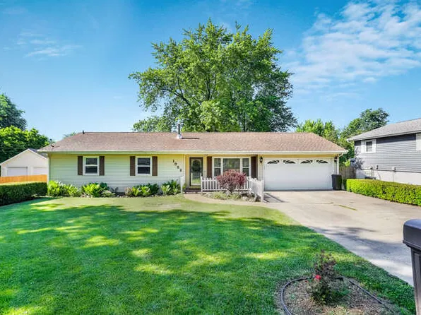 105 E Douglas St, Saint Joseph, IL 61873