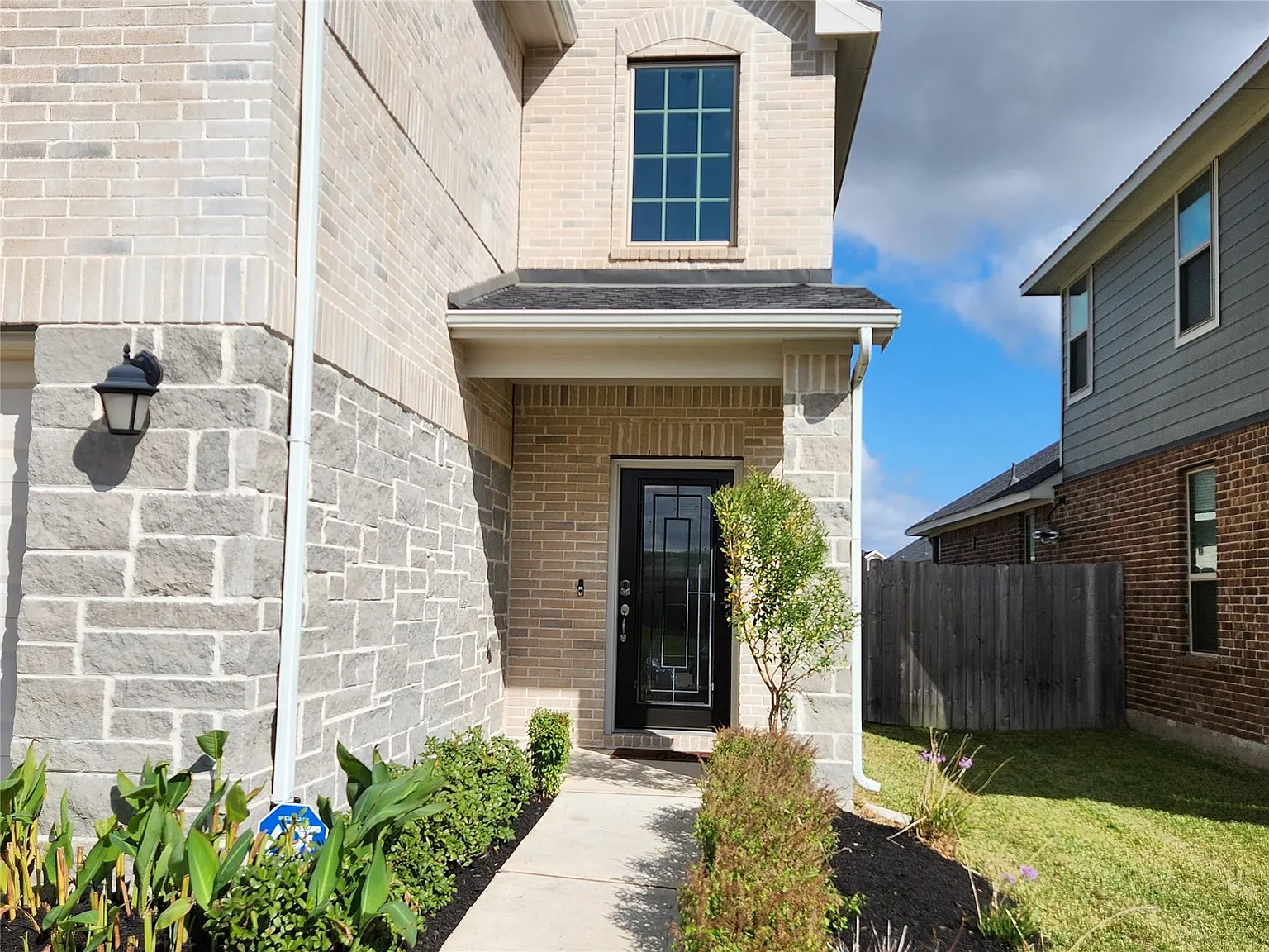 4 bed, 2.5 bath, 2120 sqft, $2,395 — Photo 4