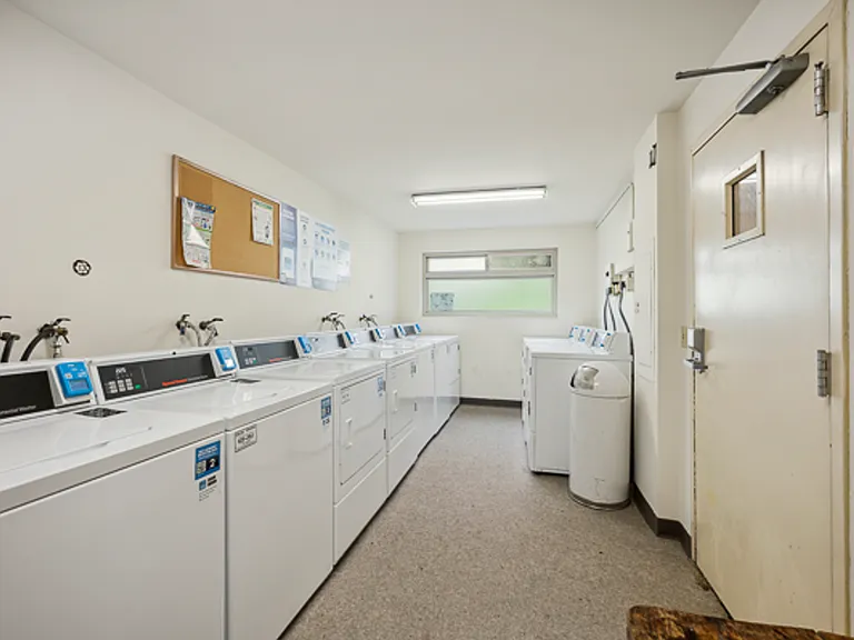 Aloha House Apartments — Photo 12