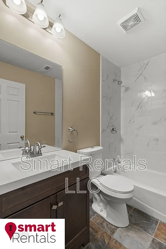Building Photo - 2161 Thurman Ave #K