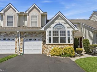 142 Grandview Dr, Ivyland, PA 18974