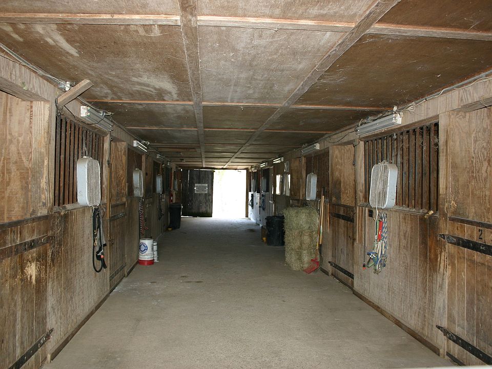 12 Stall Barn