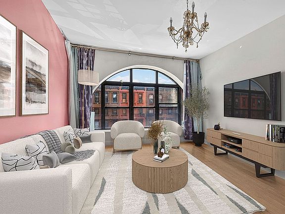 5th image of 15 E 131st St