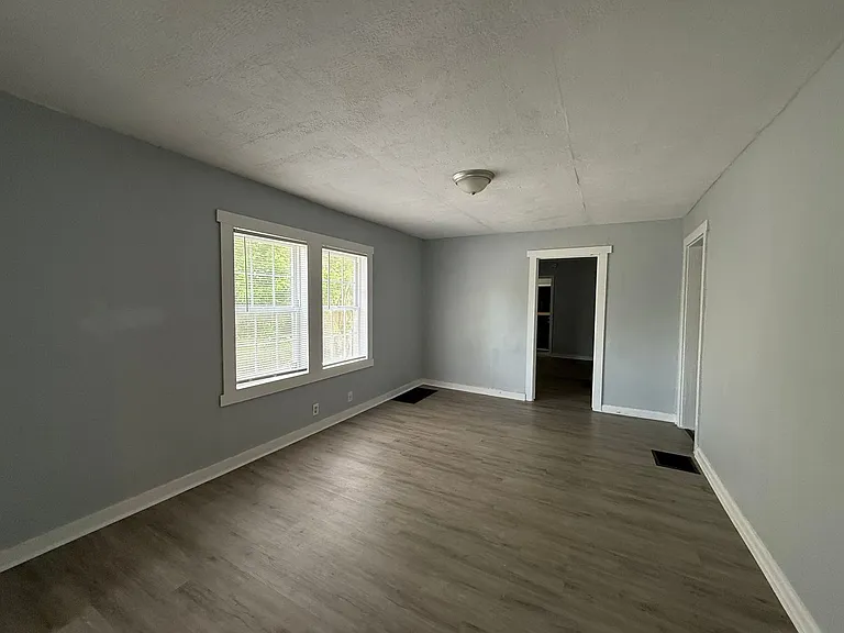 3420 N Denny St — Photo 5