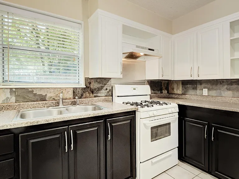 1704 E M Franklin Ave #B — Photo 8