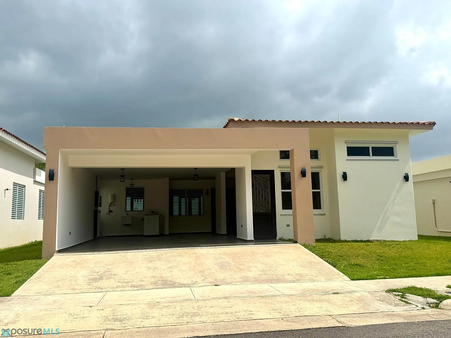 3 bed, 2.0 bath, 1900 sqft, $2,000 — Photo 2