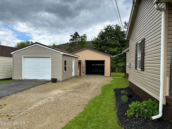 4th image of 1105 Honeoye Rd