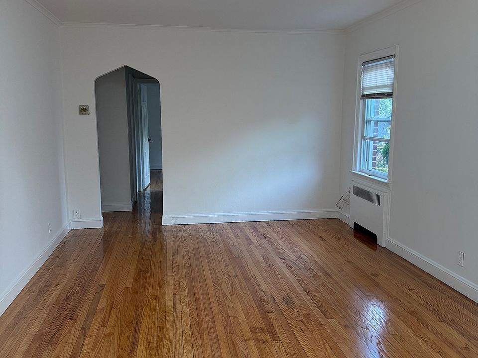 1st image of 185-42 Chelsea St