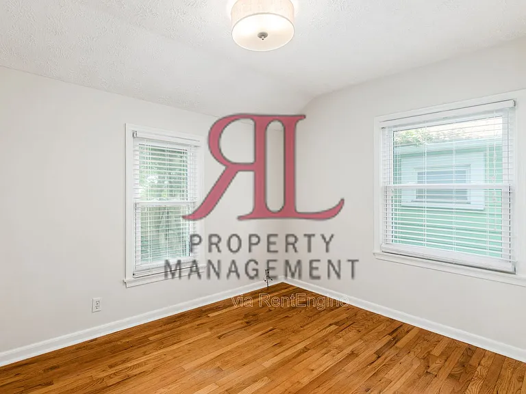 317 E Royal Forest Blvd — Photo 7