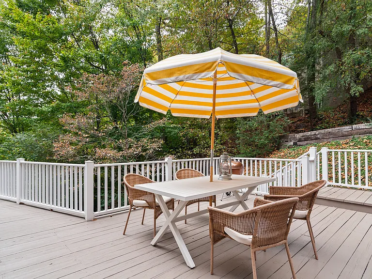 135 Layfield Dr — Photo 18
