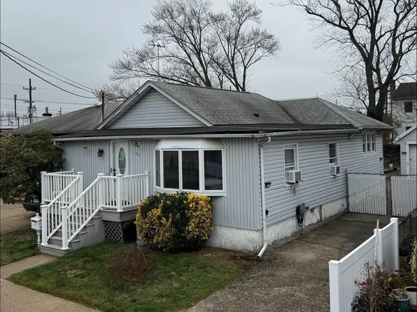 17 Litchfield Avenue, Elmont, NY 11003