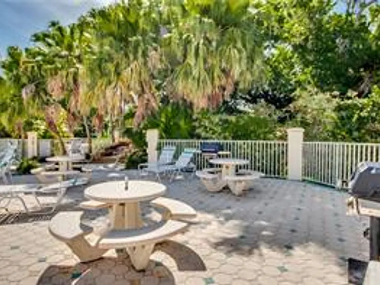 4013 Palm Tree Blvd #301 — Photo 33