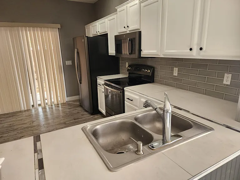 3876 E Flower St — Photo 3