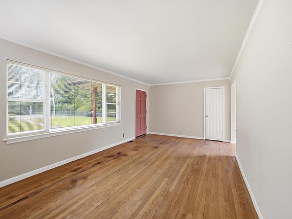 2nd image of 501 Highview Cir