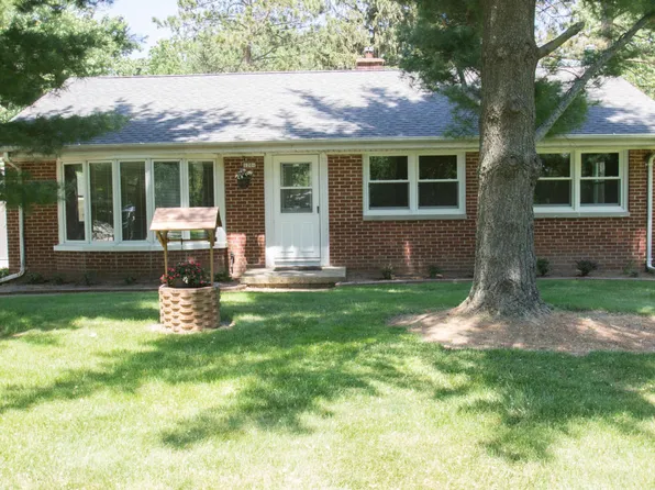 1201 Main St, Delafield, WI 53018