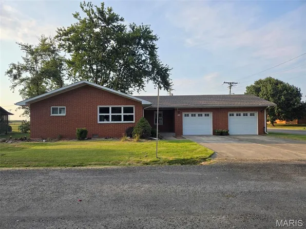 1311 Slade St, Carlyle, IL 62231