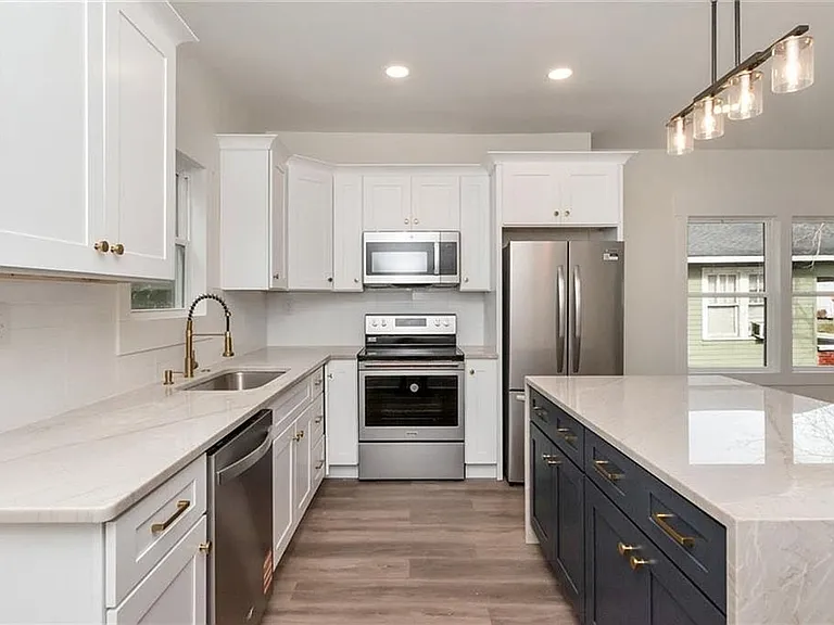 704 Marine St — Photo 11