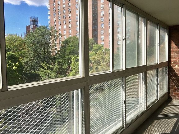 4th image of 90 La Salle St APT 8F