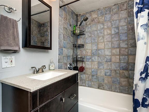 5th image of 2318 Meade Ave