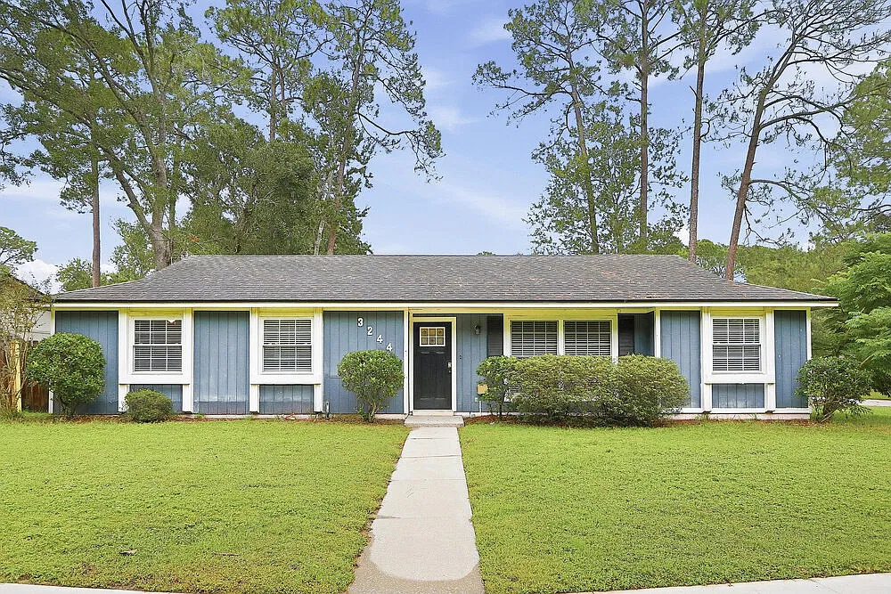 3 bed, 2.0 bath, 1422 sqft, $2,365 — Photo 1
