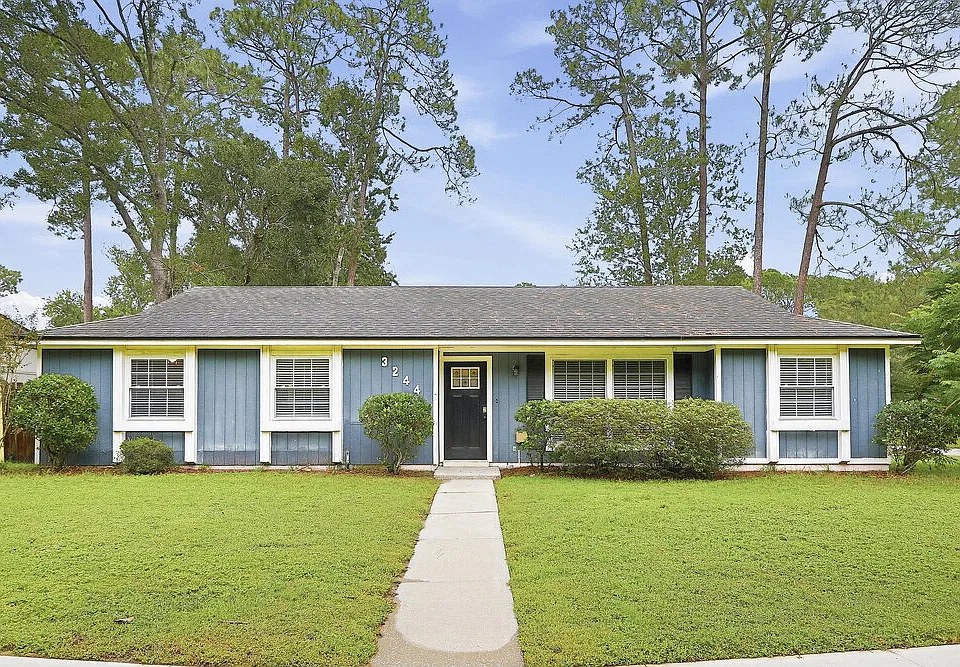 3244 Laurel Grv N