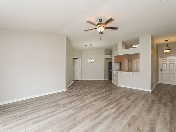 4th image of 2646 Queen Alberta Dr