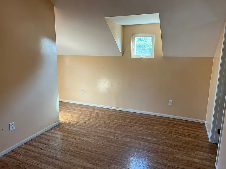 1428 Chino St — Photo 9