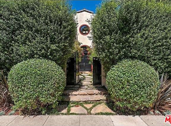 2nd image of 1112 Wellesley Ave
