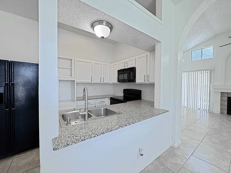 10203 Sunset Field Dr — Photo 11