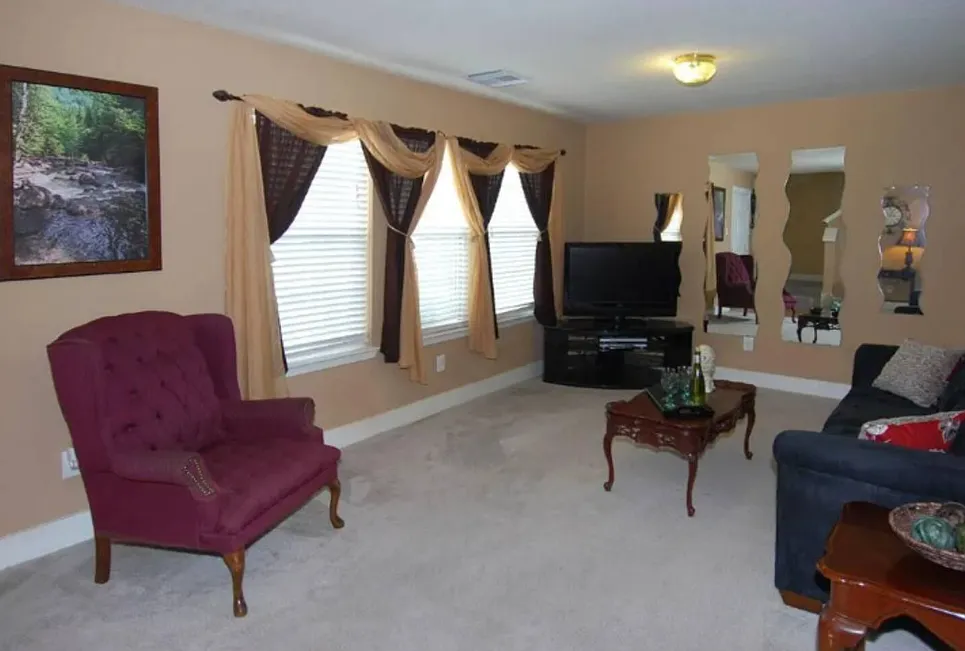 3 bed, $3,000 — Photo 3