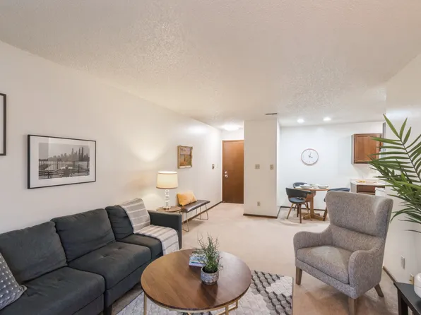 626 S 16th St #17, Ames, IA 50010