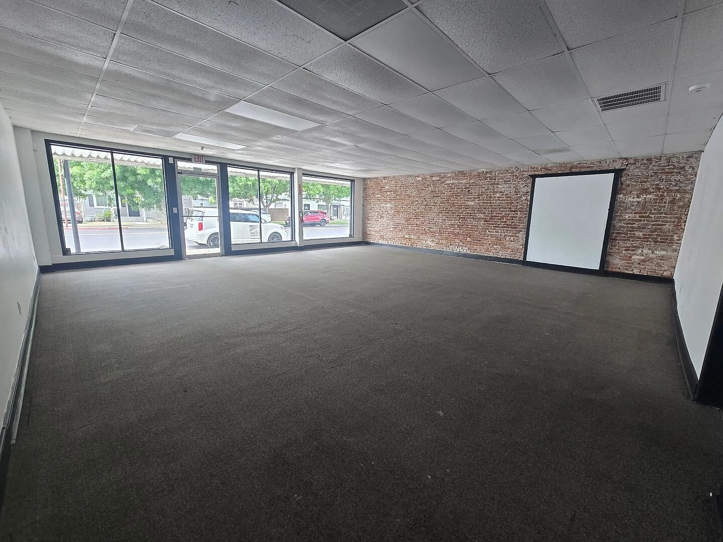 Large office space available now — Photo 3