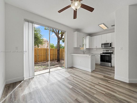 3rd image of 1442 SE 26th Ave