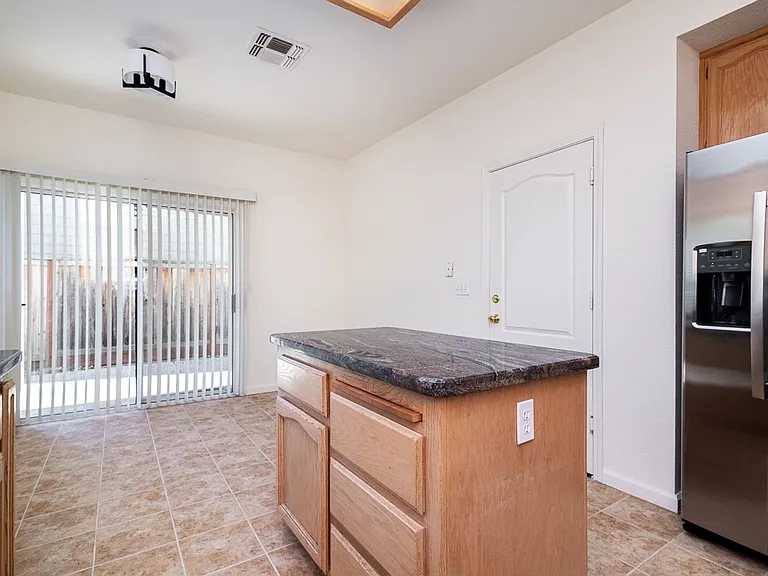 131 Royalton Cir — Photo 6