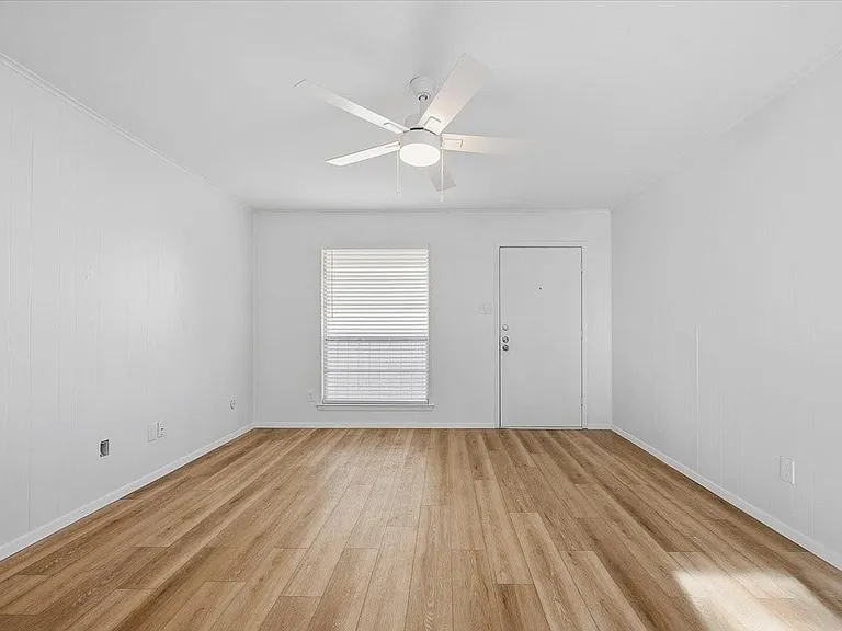 133 N Bailey Ave — Photo 9